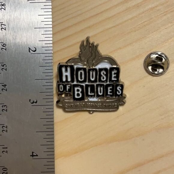 House Of Blues One Year Service Award Pin Metal Badge - Picture 4 of 5